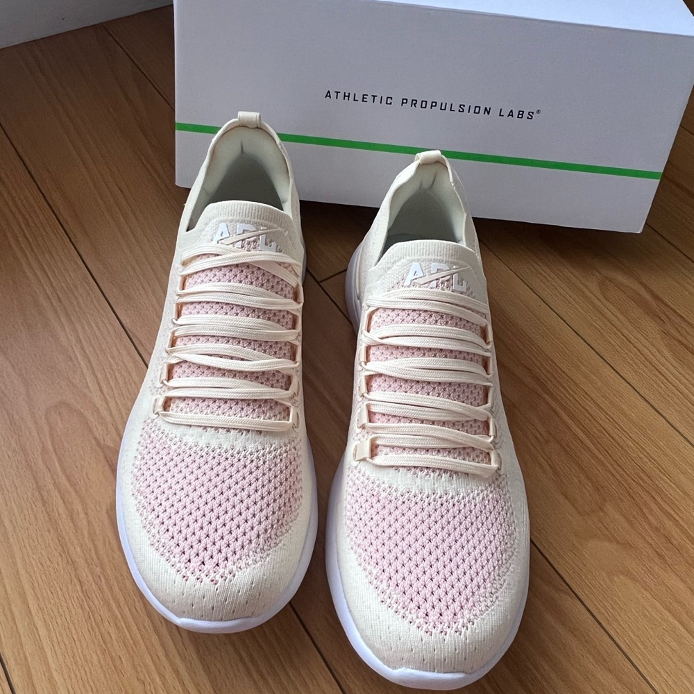 New in box APL Women’s TechLoom Breeze